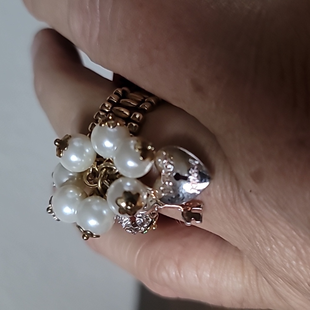 New Vintage! BETSEY JOHNSON Key To My Heart Faux Pearl Stretch Ring. 9